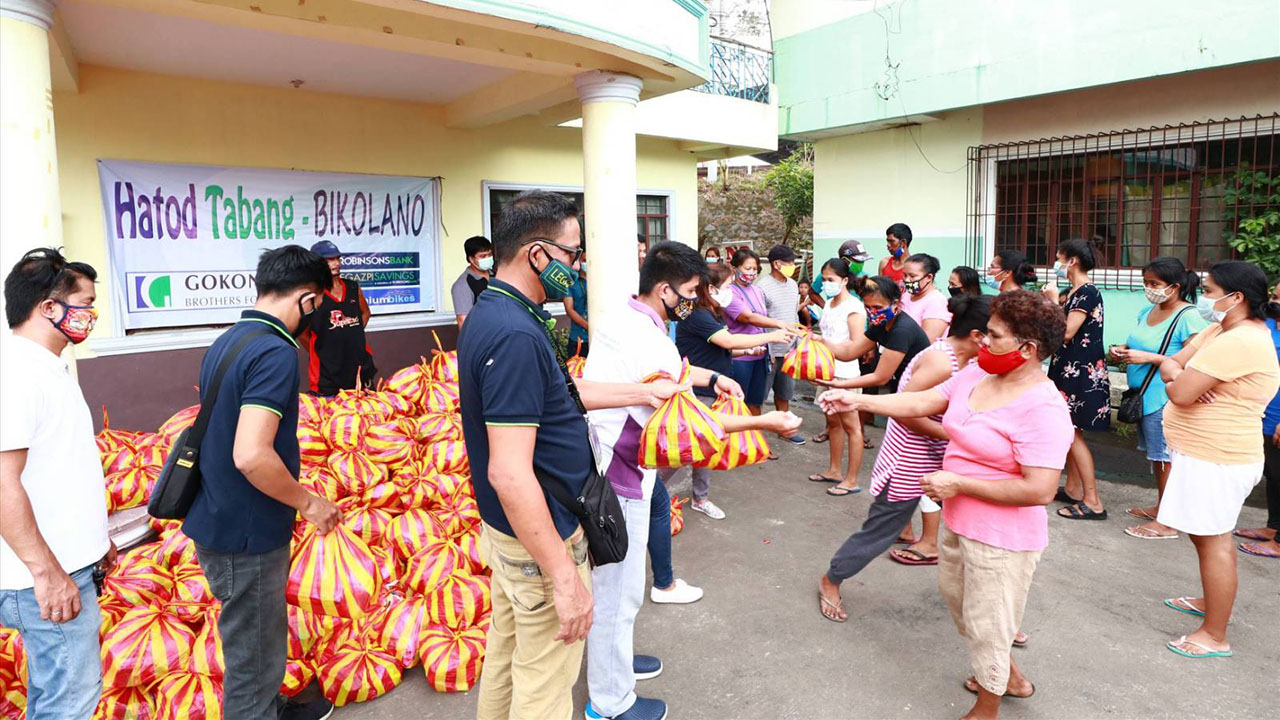 RLC RLove, GBF and Robinsons Bank Join Together to Respond to the Needs of Super Typhoon Victims in Naga