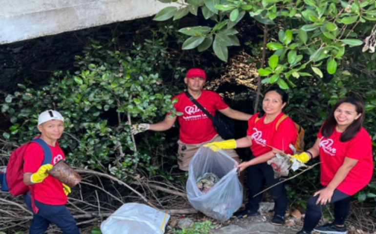 RLove volunteers during Clean-up Drive