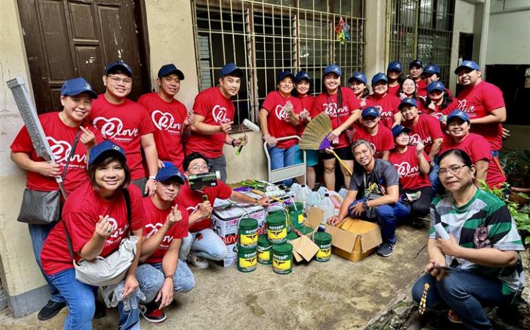 RLove volunteers from RLC Headquarters troop to RIZAL HIGH SCHOOL to paint and clean the school's facade